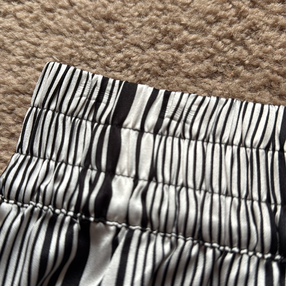 NWOT! Striped Black and White Women's Shorts - Picture 4 of 4